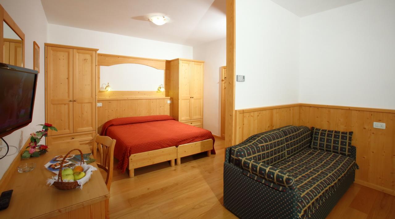 Hotel Zurigo Molveno Bagian luar foto