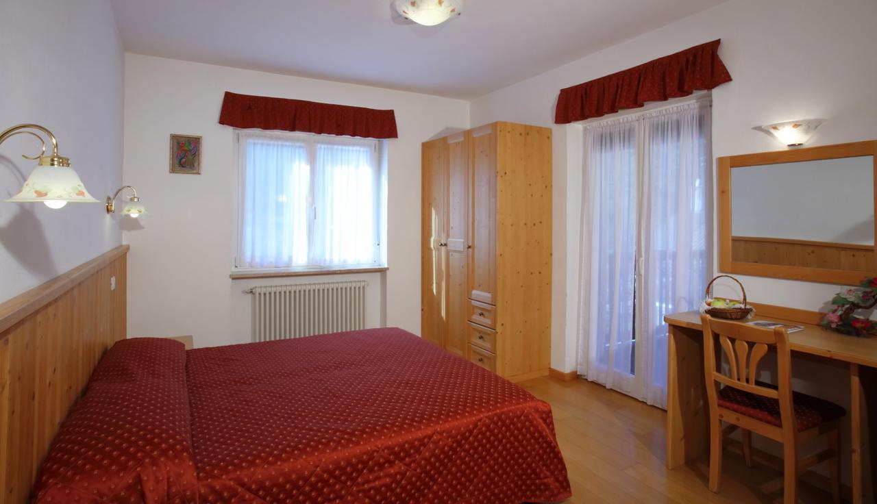 Hotel Zurigo Molveno Bagian luar foto