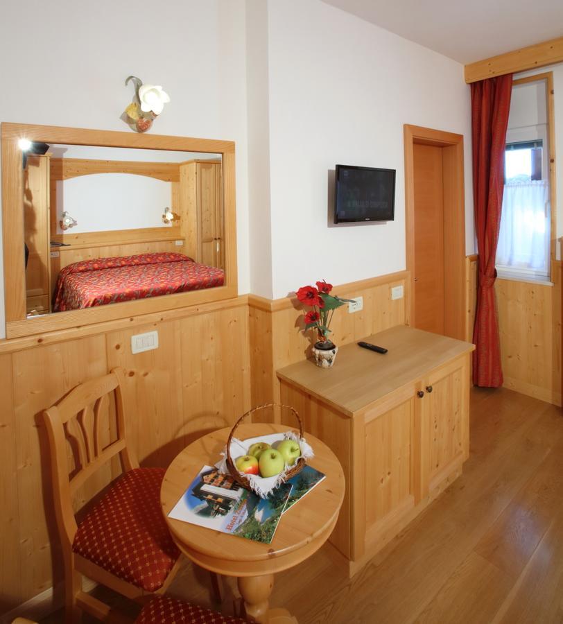 Hotel Zurigo Molveno Bagian luar foto