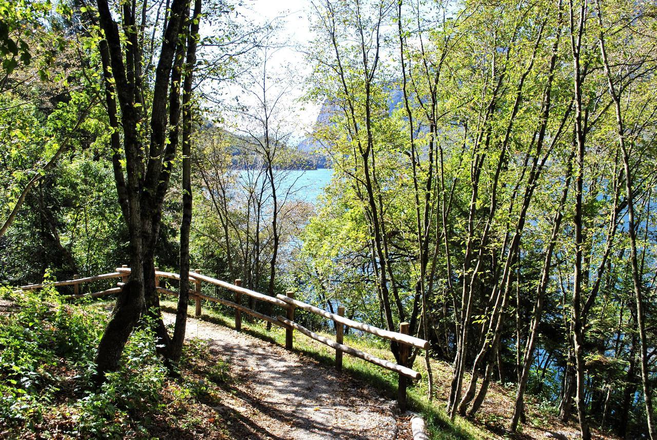 Hotel Zurigo Molveno Bagian luar foto