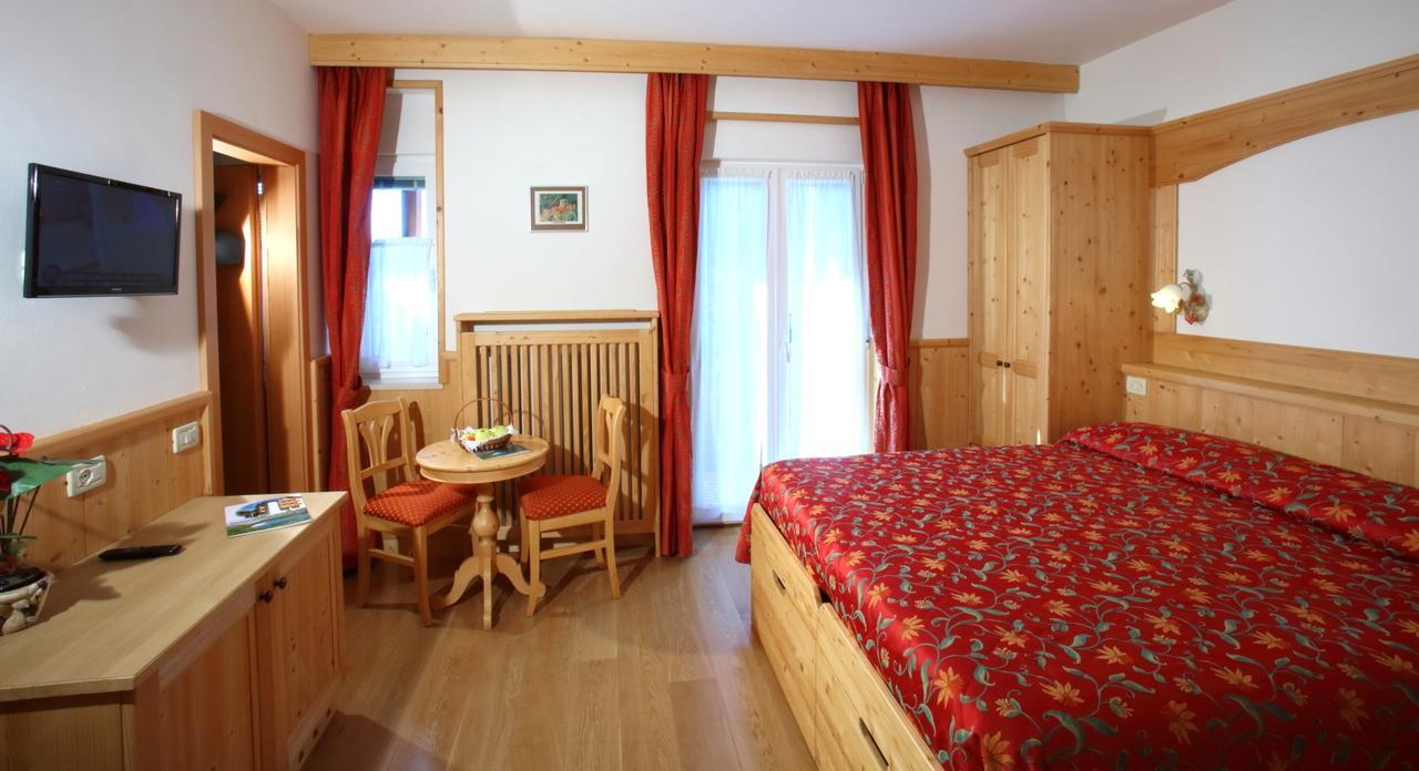 Hotel Zurigo Molveno Bagian luar foto