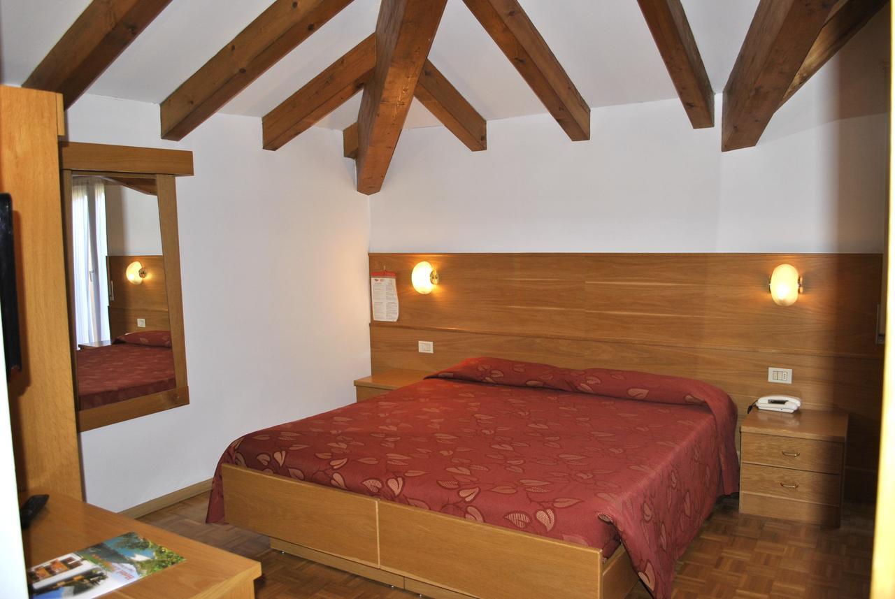 Hotel Zurigo Molveno Bagian luar foto