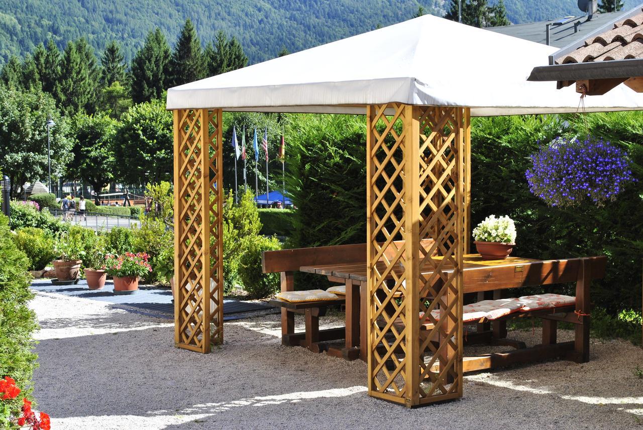 Hotel Zurigo Molveno Bagian luar foto