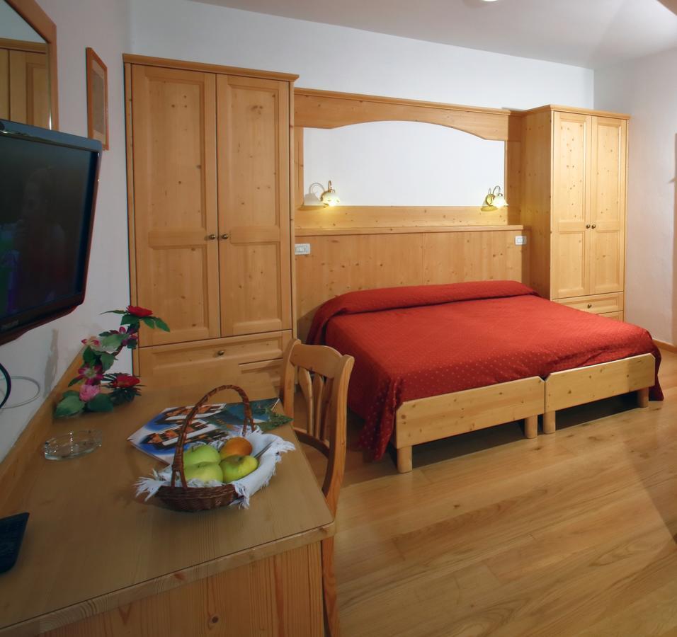 Hotel Zurigo Molveno Bagian luar foto