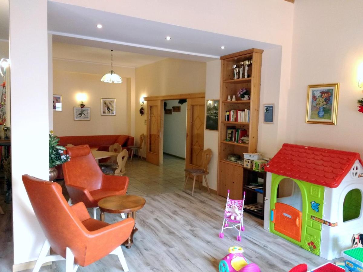 Hotel Zurigo Molveno Bagian luar foto